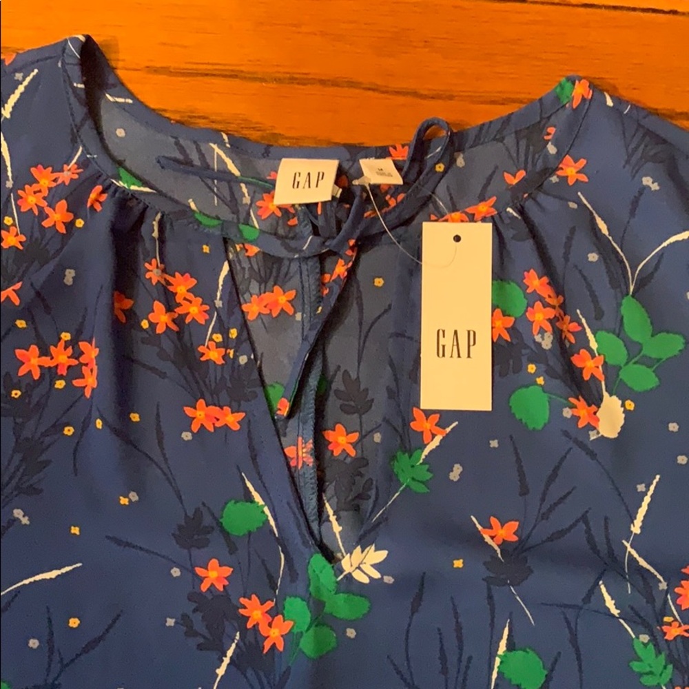 Gap Top - Picture 2 of 4